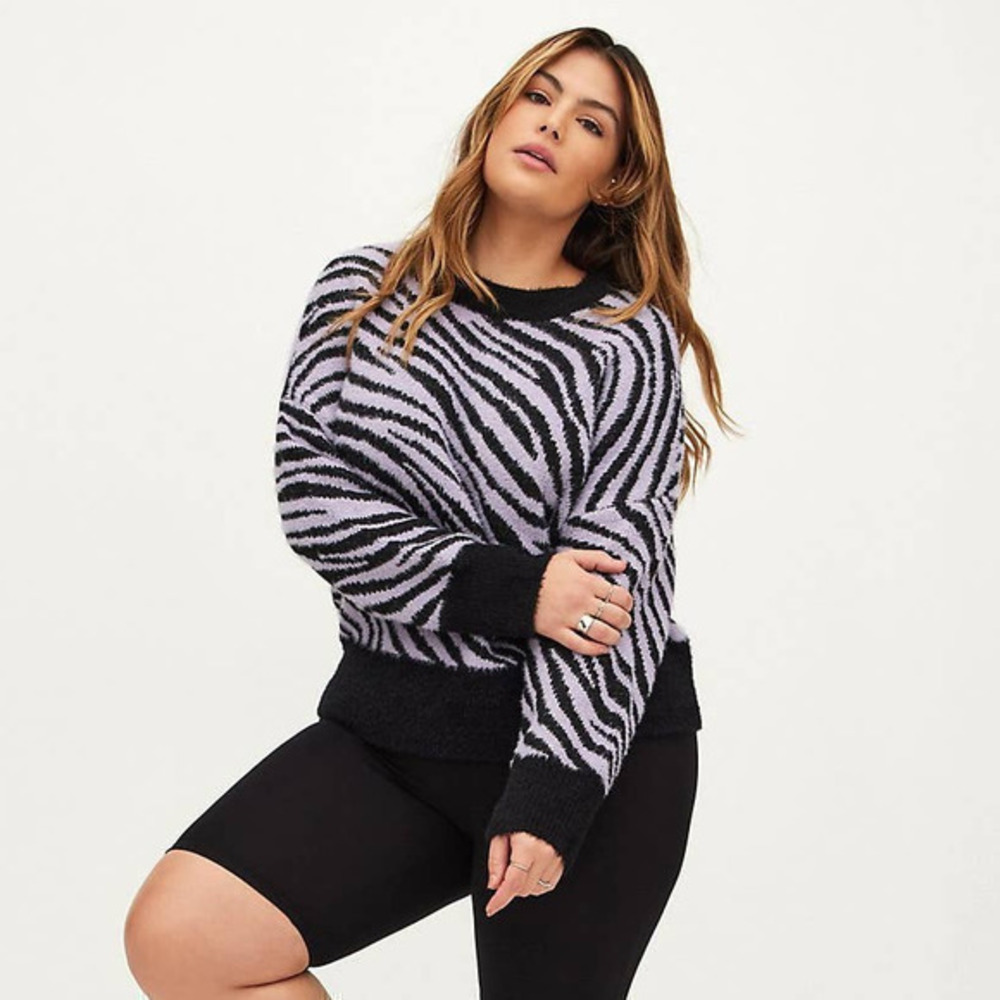 Torrid 1 (1X, 14/16) Shorter Length Eyelash‎ Yarn Zebra Print Pullover Sweater